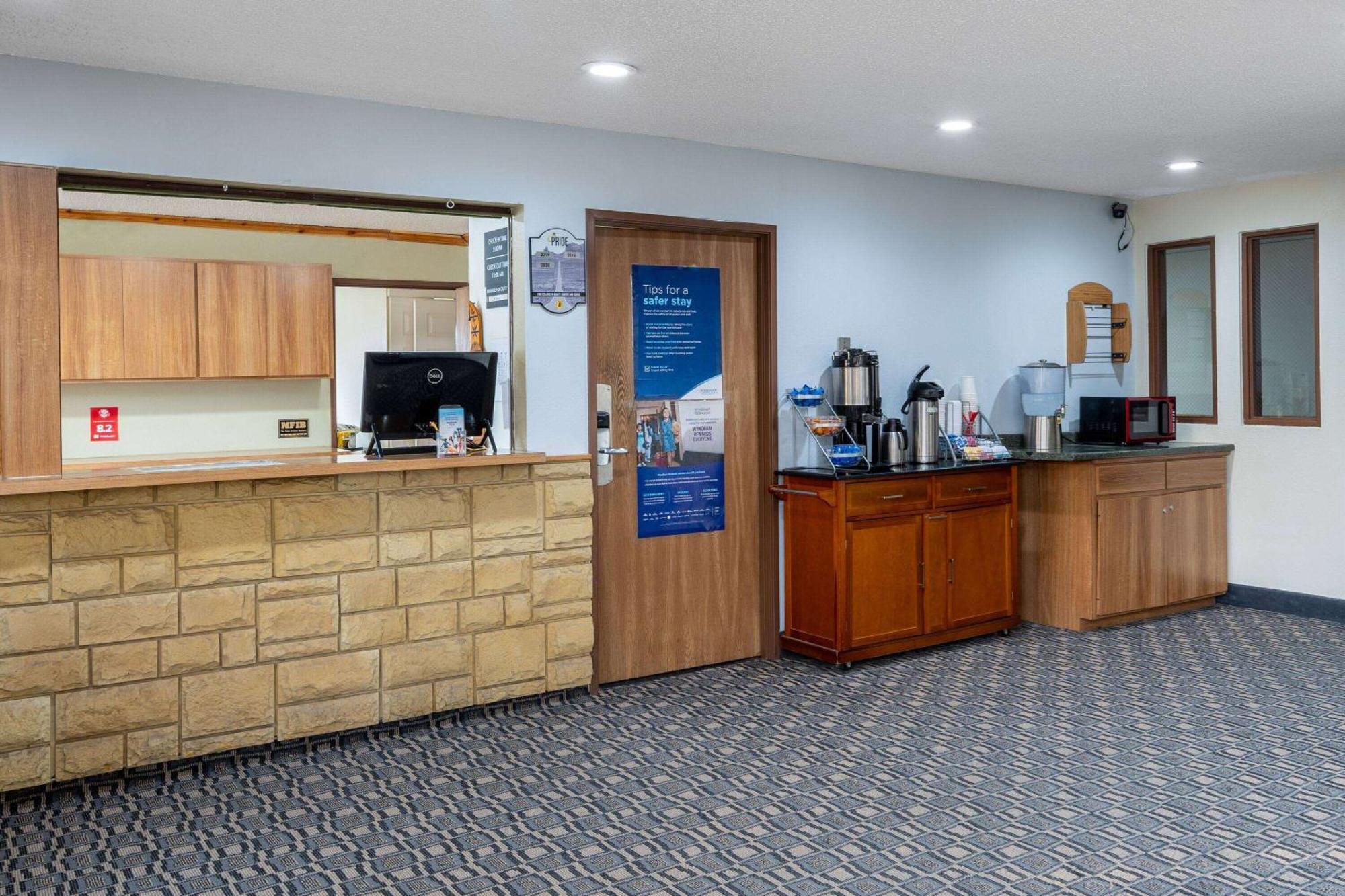 Super 8 By Wyndham Livingston Yellowstone Екстер'єр фото